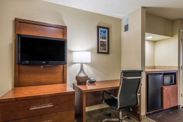 Comfort Inn and Suites Dayton North